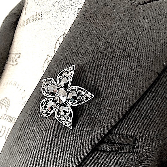 Crystal Flower Brooch - Picture 2 of 5